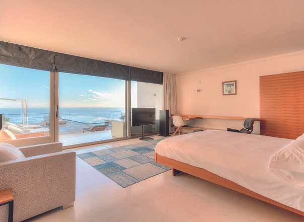 Villa White Queen 16